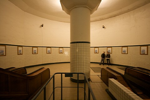 photograph of a stairwell platform leading down into the tunnel