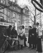 Schwarz-Weiß-Foto: Das erste Hauptgebäude der FU in der Boltzmannstraße 3