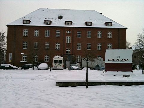 Foto des Empfangsgebäudes im Winter